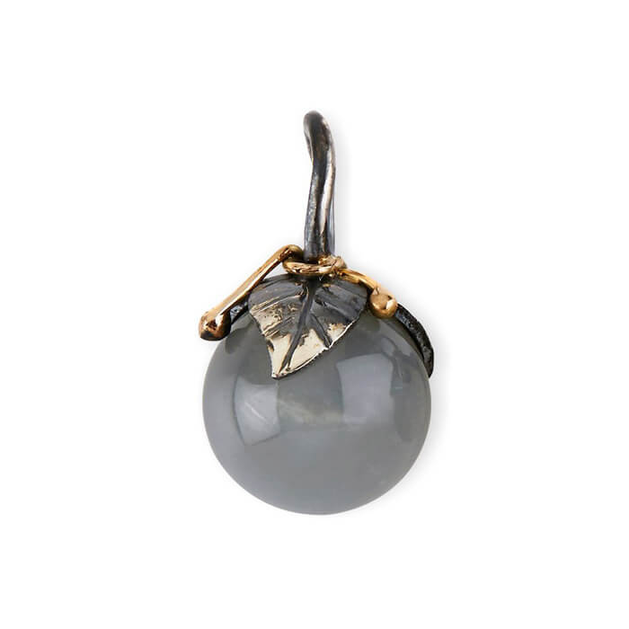 Skuffelse delikatesse Sui ByBirdie Urban Leaf Drop Grey Moonstone vedhæng – Hvitfeldt Smykker & Ure