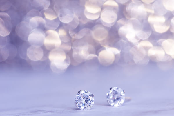 hvitfeldt smykker og ure, jul, julegaver, diamant, diamanter, diamantsmykker, smykker, ørestikker, armbånd, halskæde, øreringe, ring, ringe, guld, hvidguld, sølv